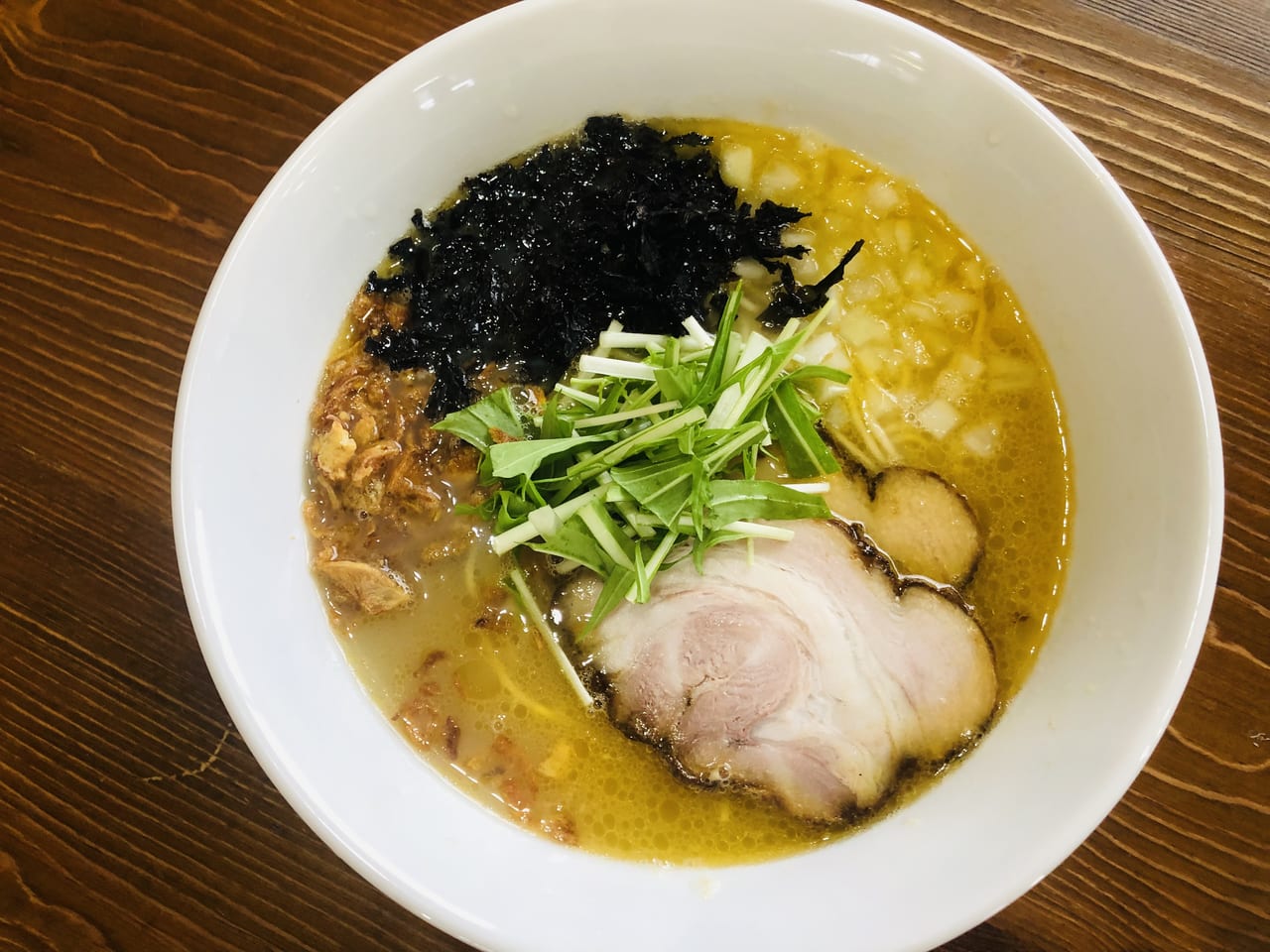 白湯醤油ラーメン